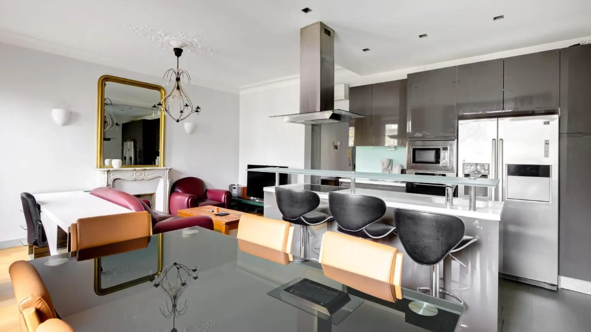 Apartment Moderne Avec Cuisine Equipee Et Balcon Paris