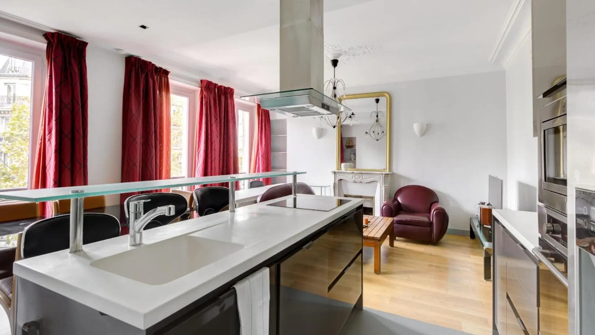 Moderne Avec Cuisine Equipee Et Balcon * Paris