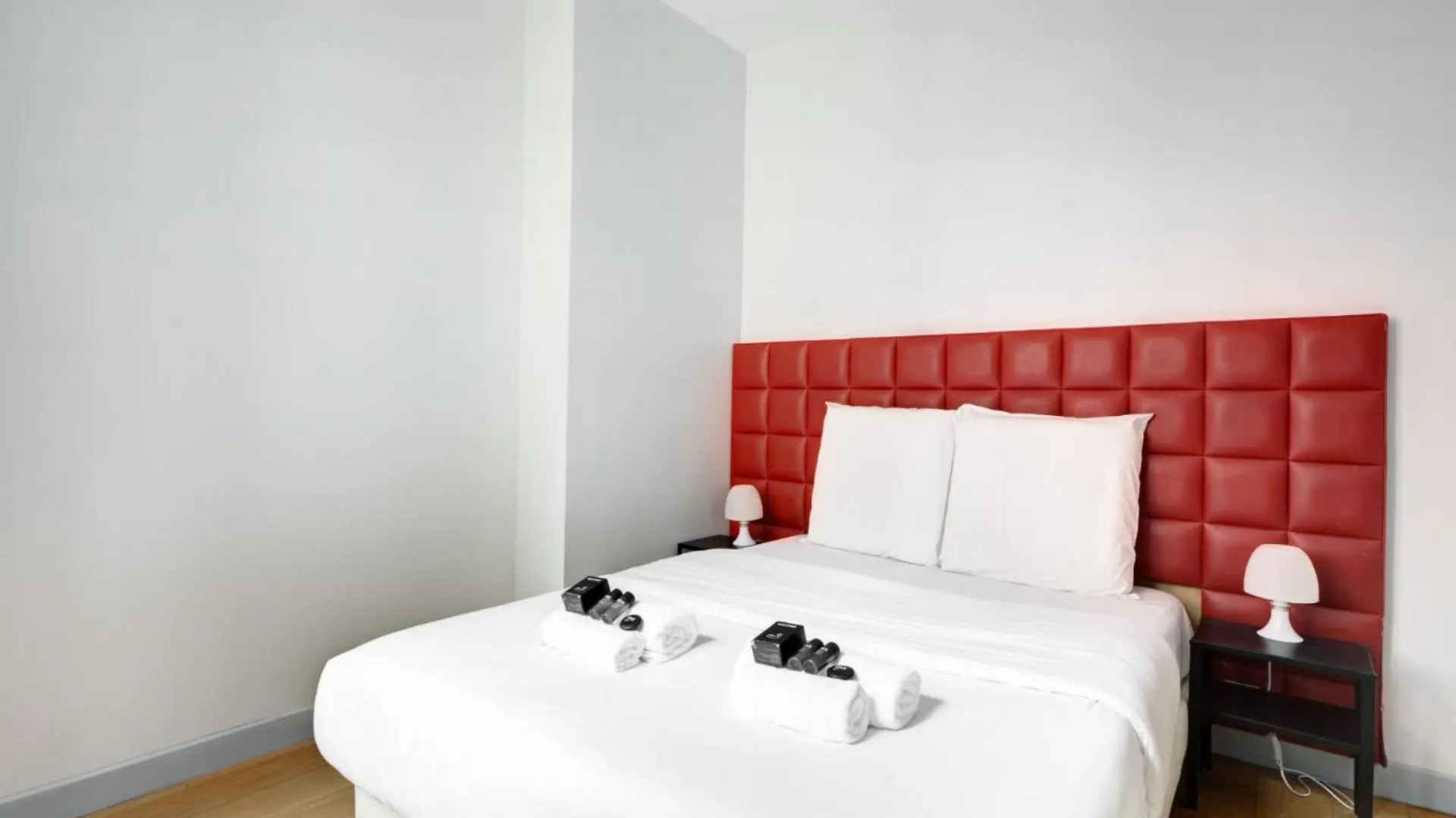 Moderne Avec Cuisine Equipee Et Balcon